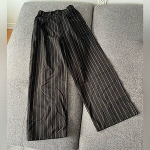 Women black and white line relaxing pants